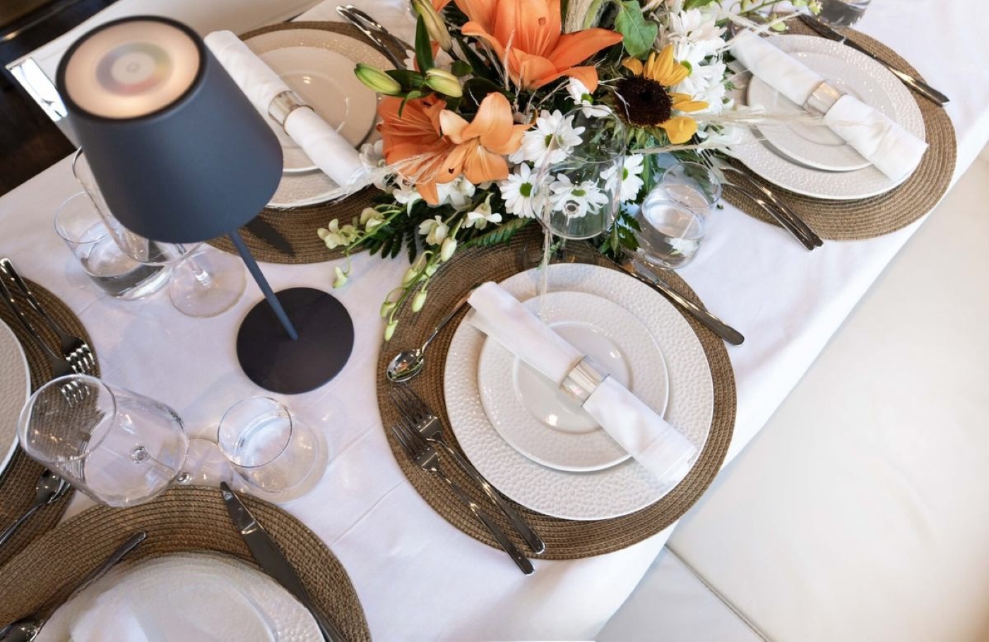 Dining Table 03.jpg