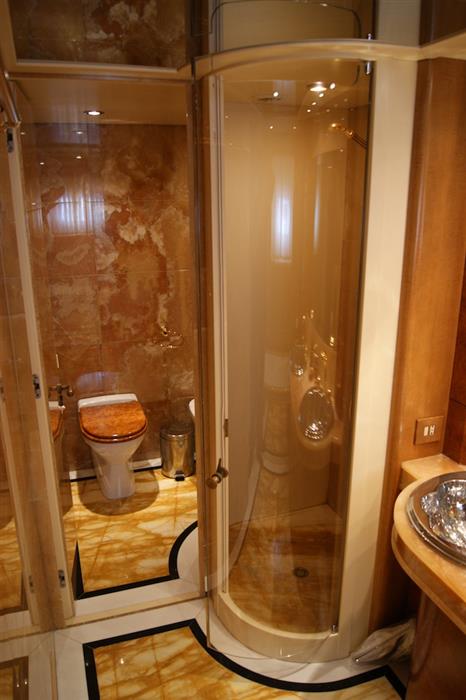 Double Cabin - bathroom00009.jpg