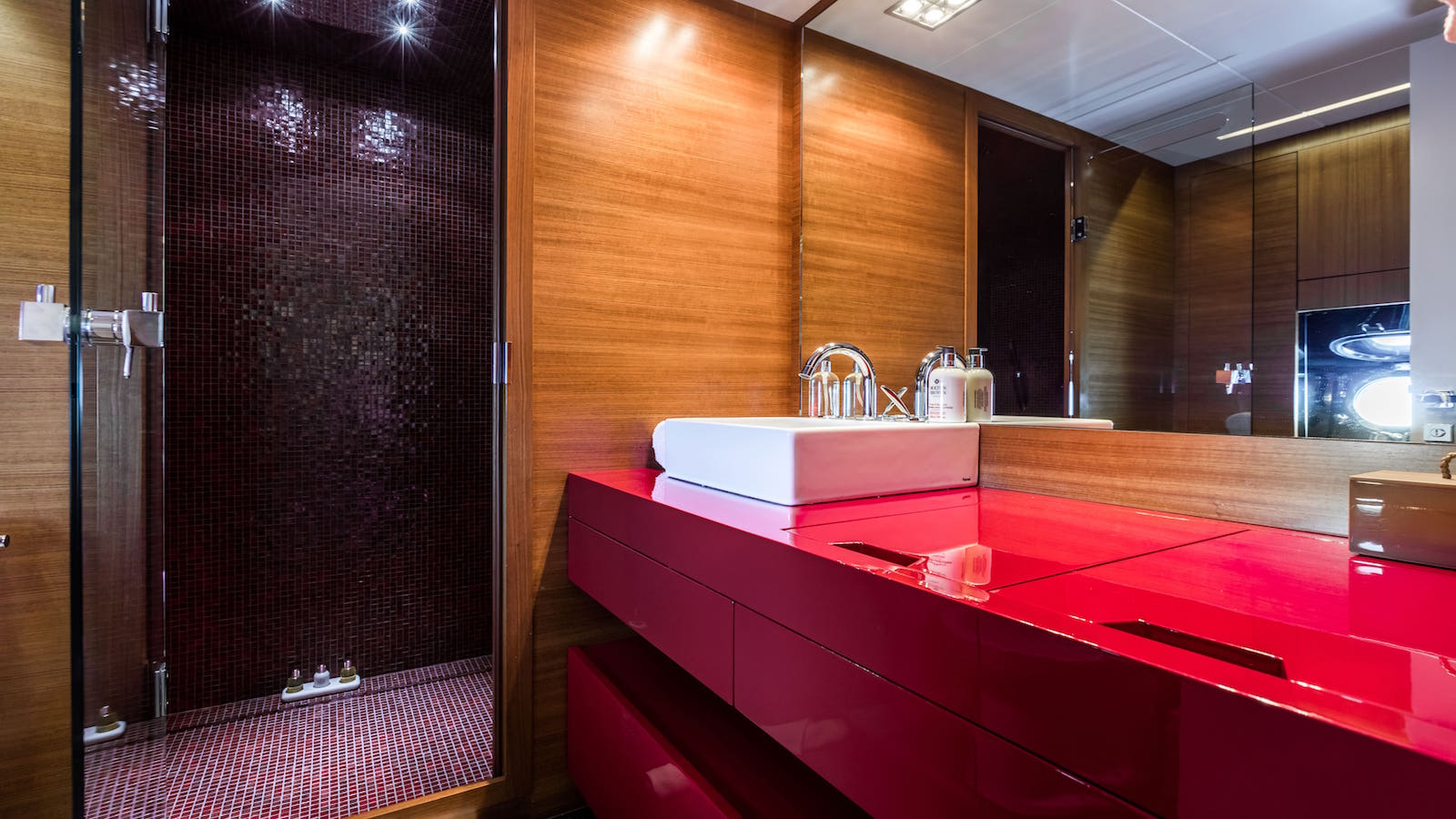Double ensuite.jpg
