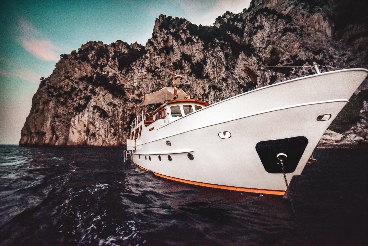 ENTRANCER classic yacht.jpg
