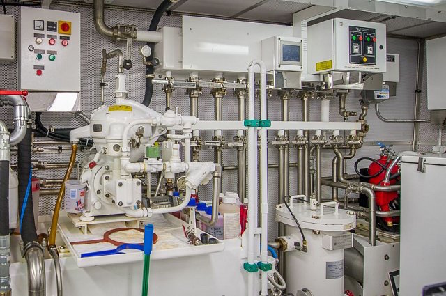 Engine room 00012.jpg