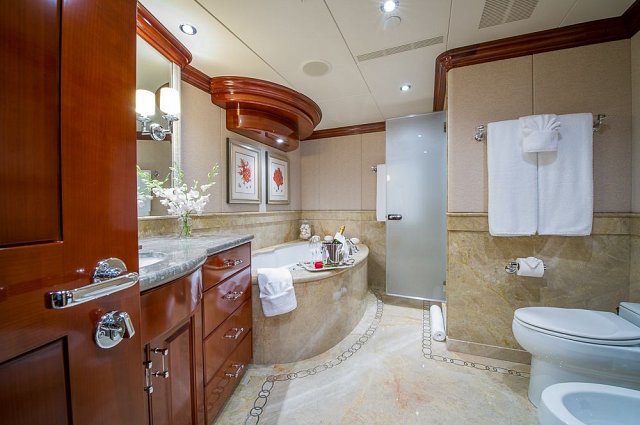 Ensuite  00015.jpg