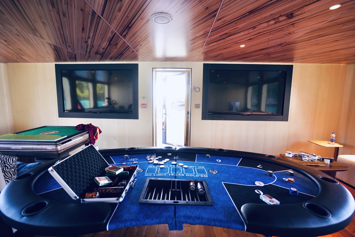 Entertainment Saloon2.jpg