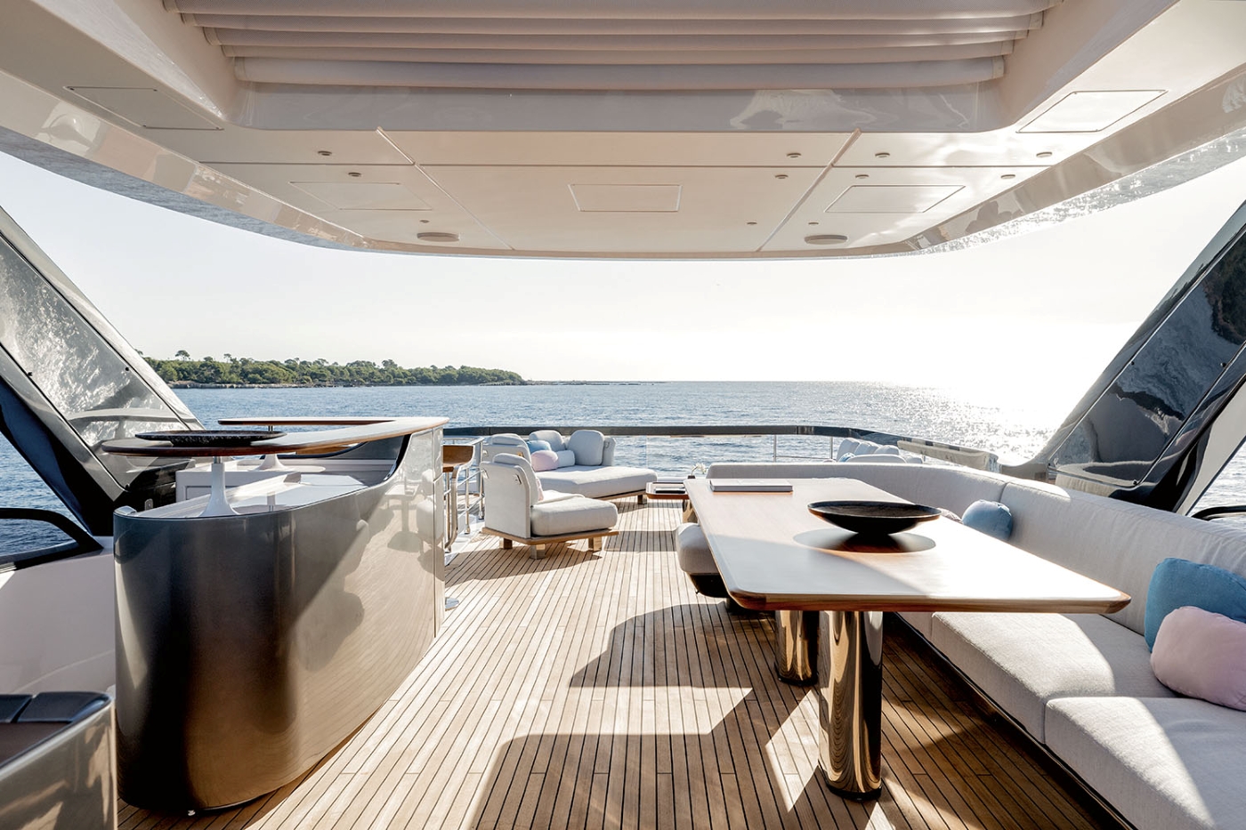 Exteiror Relaxation Area With Dining.jpg
