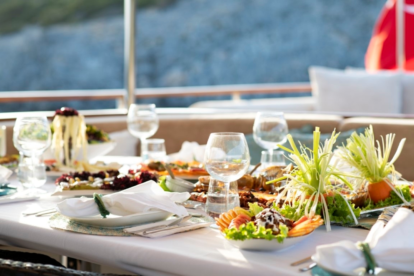 Exterior Dining 02.jpg