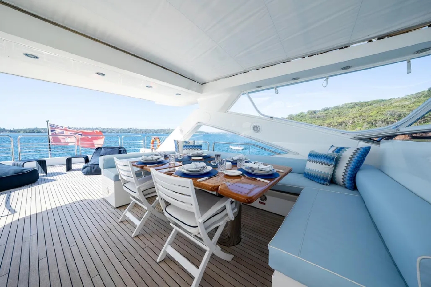 Exterior Relaxation Area With Dining 023.jpg