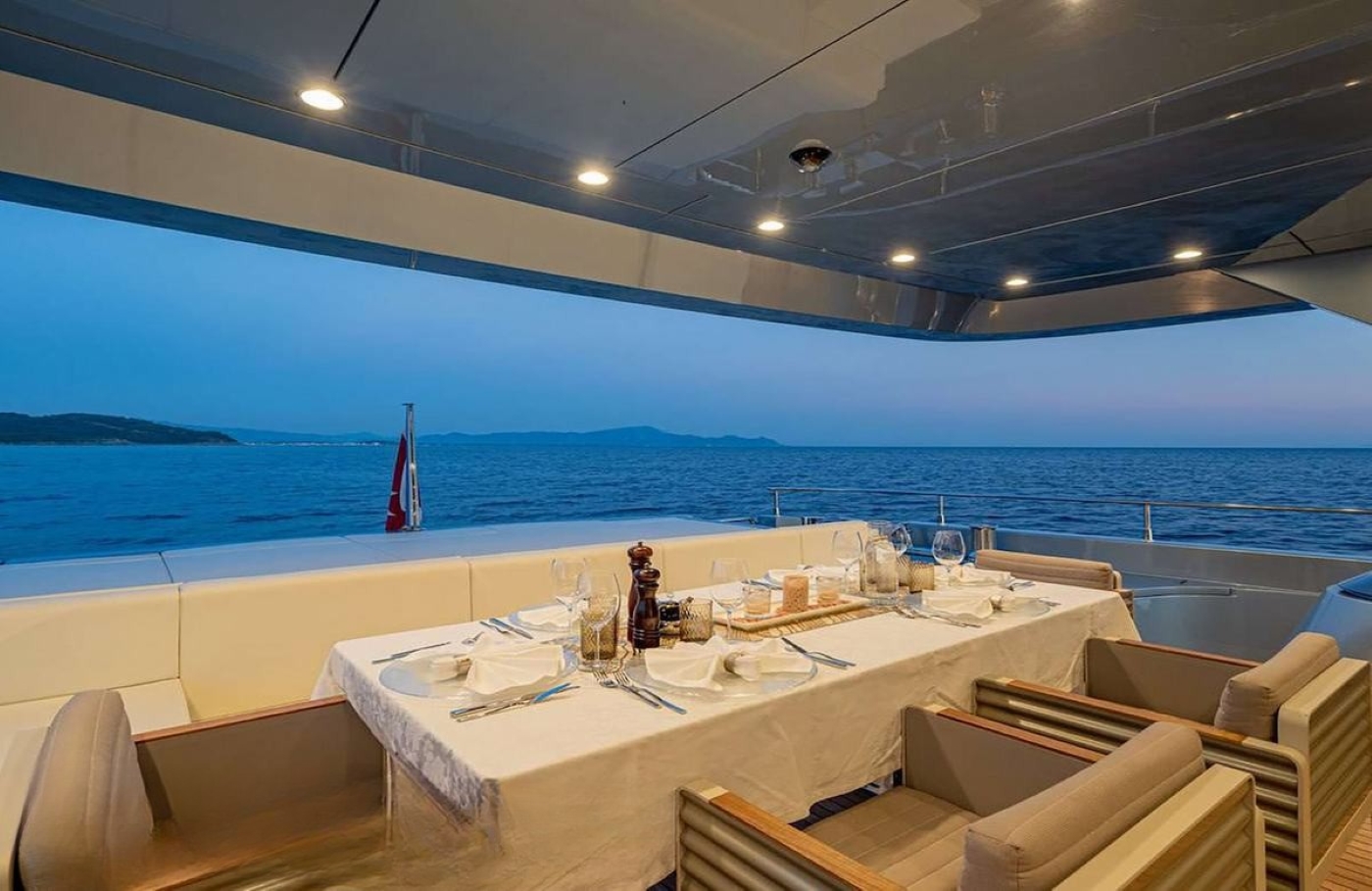 Exterior Relaxation Area With Dining 04.jpg