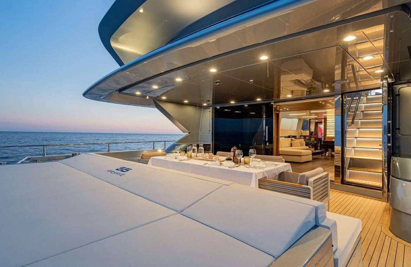 Exterior Relaxation Area With Dining 06.jpg