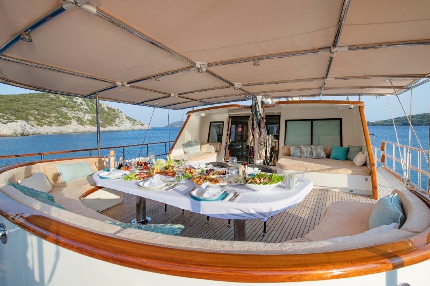 Exterior Relaxation Area With Dininig.jpg