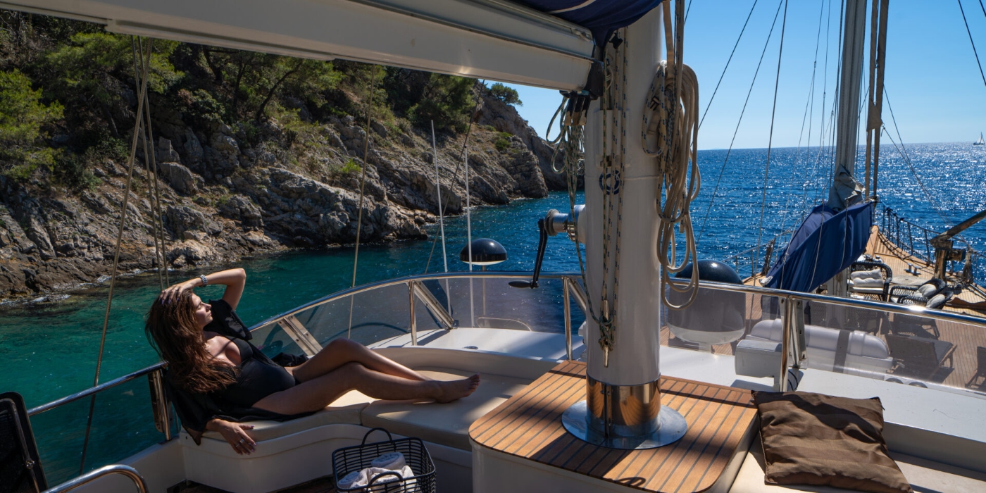 Exterior Relaxation Area With Sea Views 06.jpg