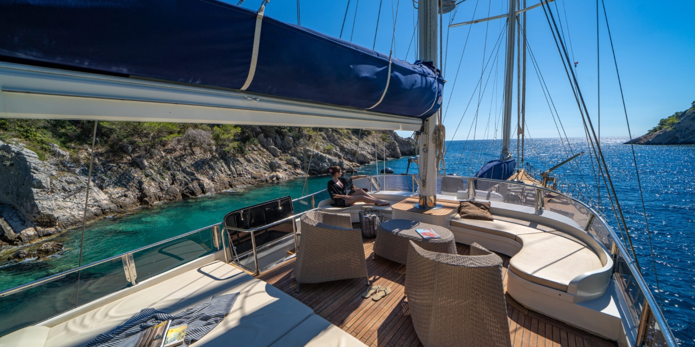 Exterior Relaxation Area With Sea Views 07.jpg