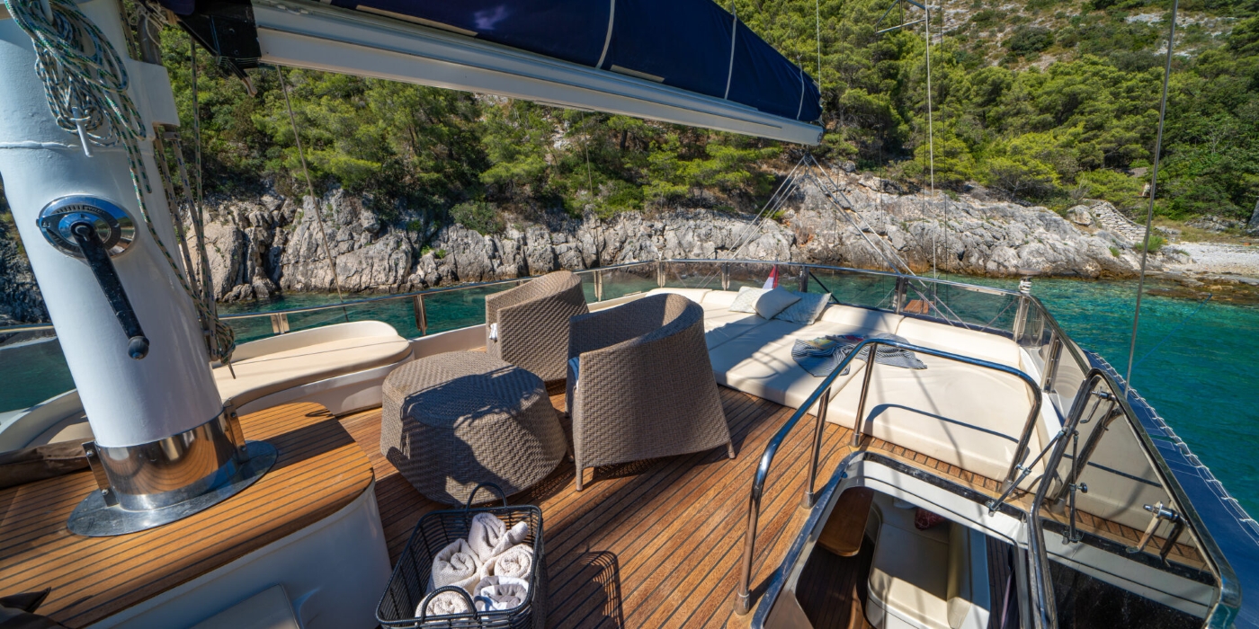 Exterior Relaxation Area With Sea Views 08.jpg
