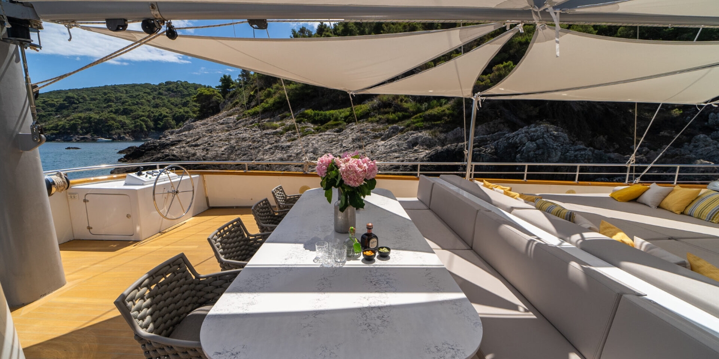 Exterior Relaxation and captain Area 01.jpg