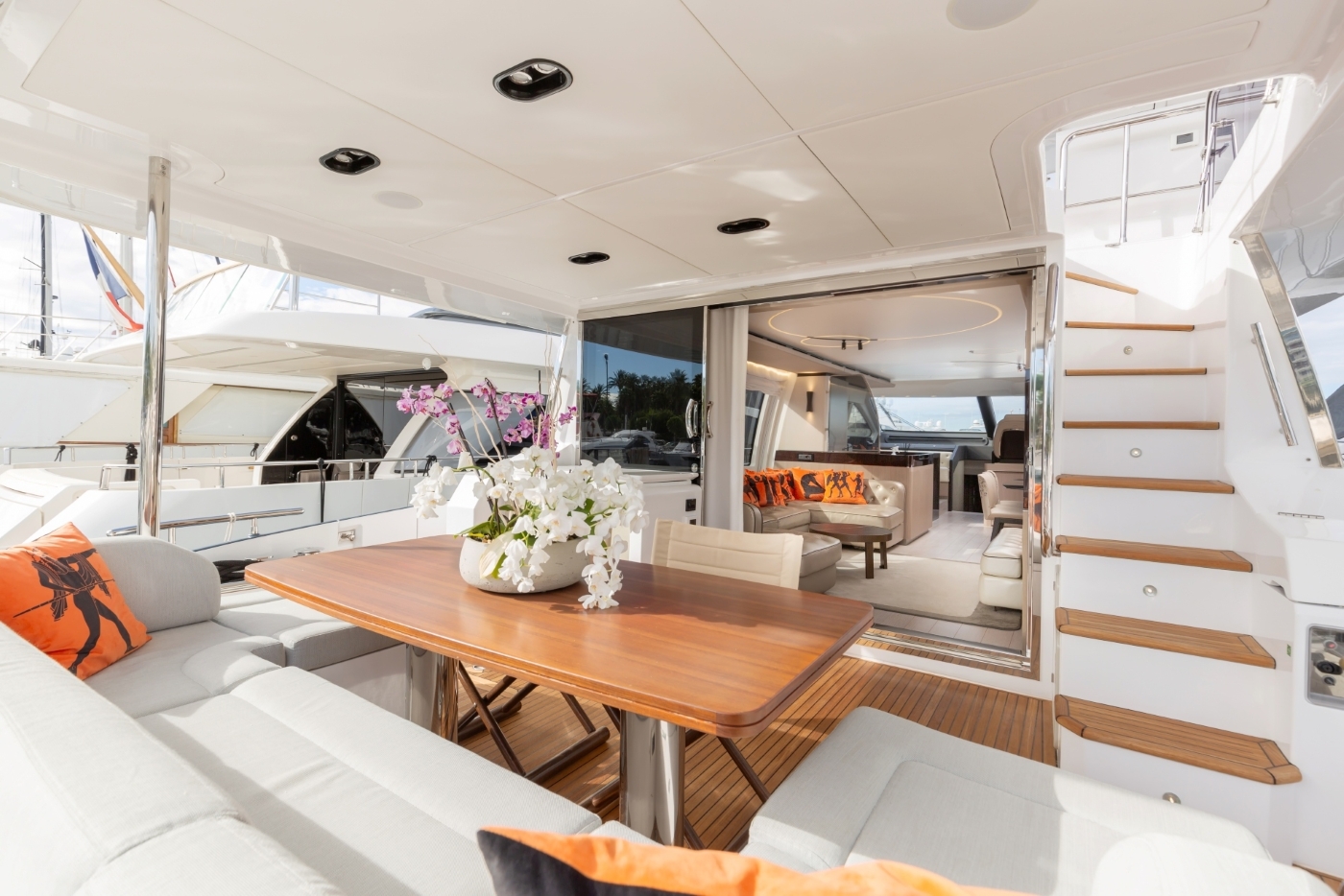 Exterior dining area 03.jpg