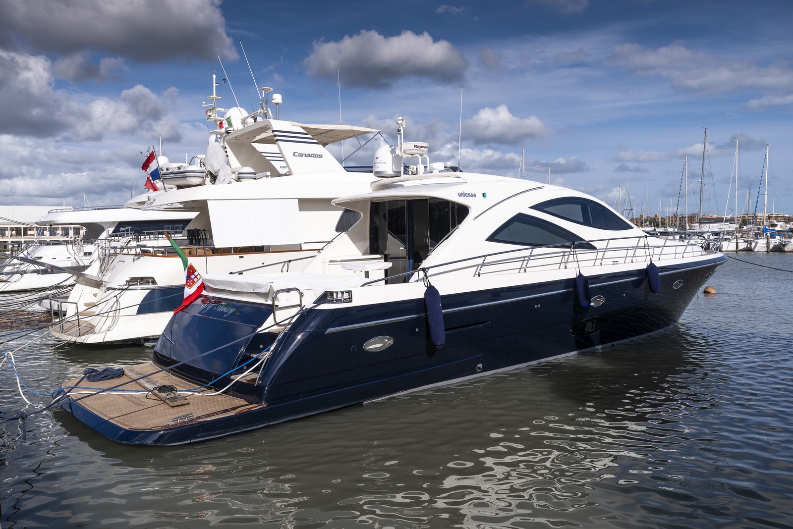 FLY AWAY motor yacht.jpg
