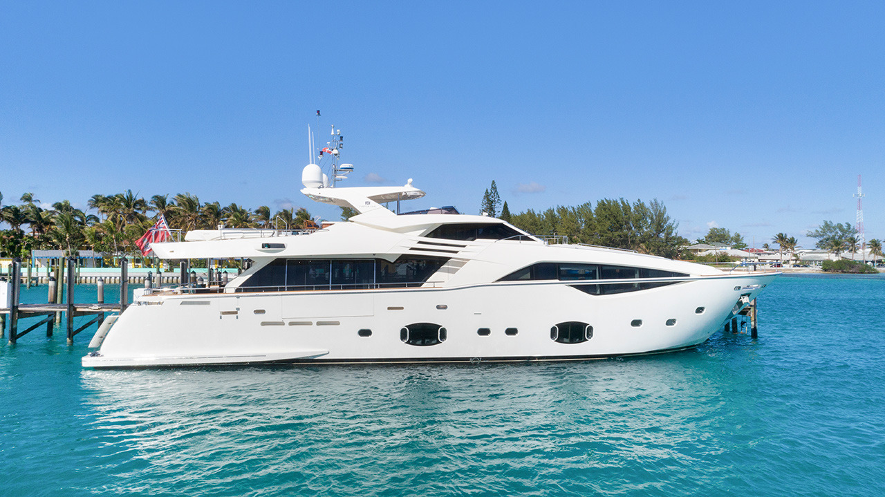 Ferretti 100 AMORE MIO - Docked .jpg