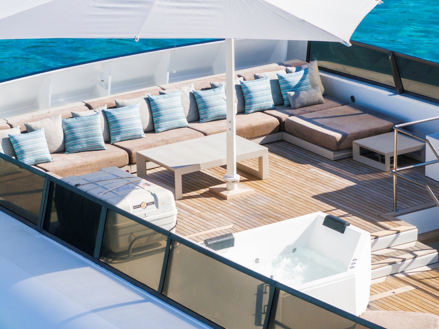Flybridge 02.jpg