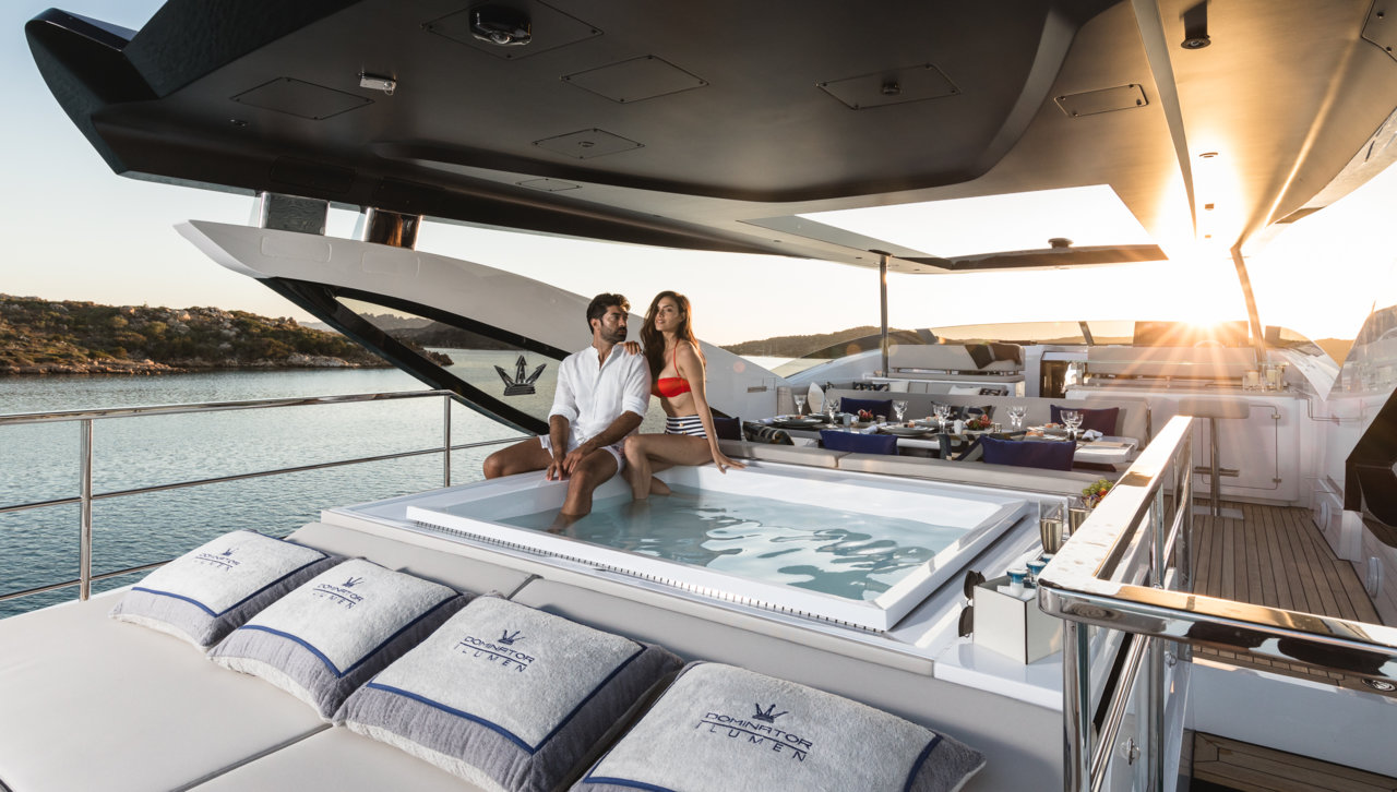 Flybridge Jacuzzi.jpg