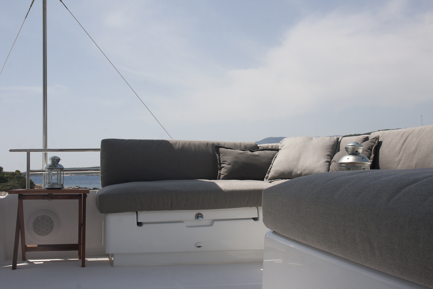 Flybridge seating.jpg