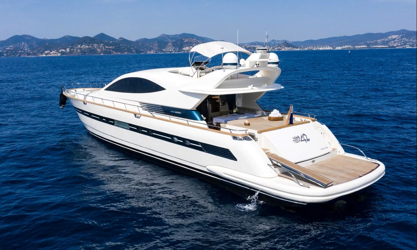 Foredeck 02.jpg