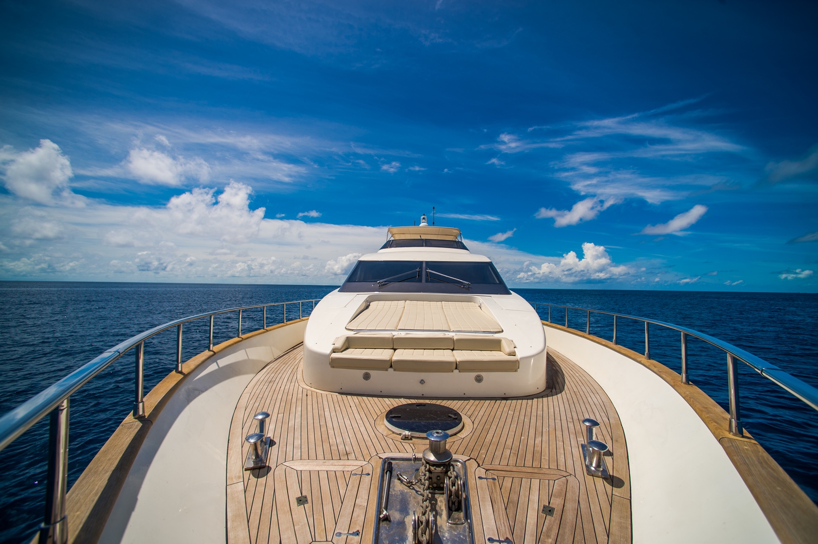 Foredeck and sunpads.jpg