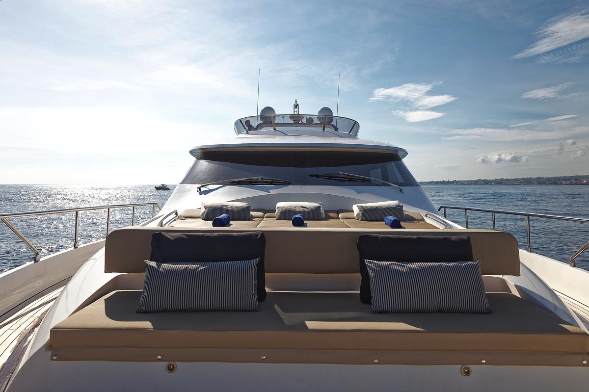 Foredeck seating and sunpads.jpg