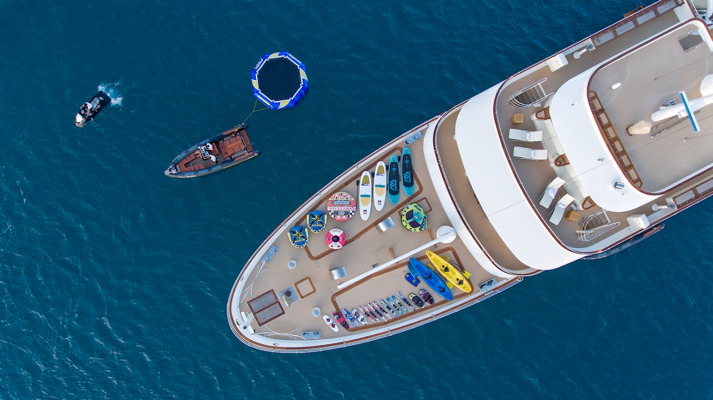 Foredeck with water toys.jpg
