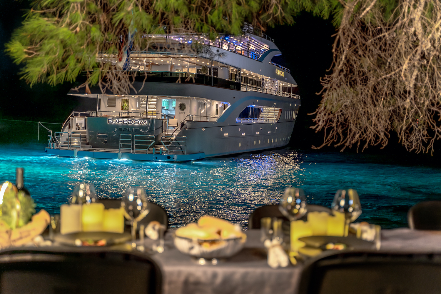 Freedom yacht by night.jpg