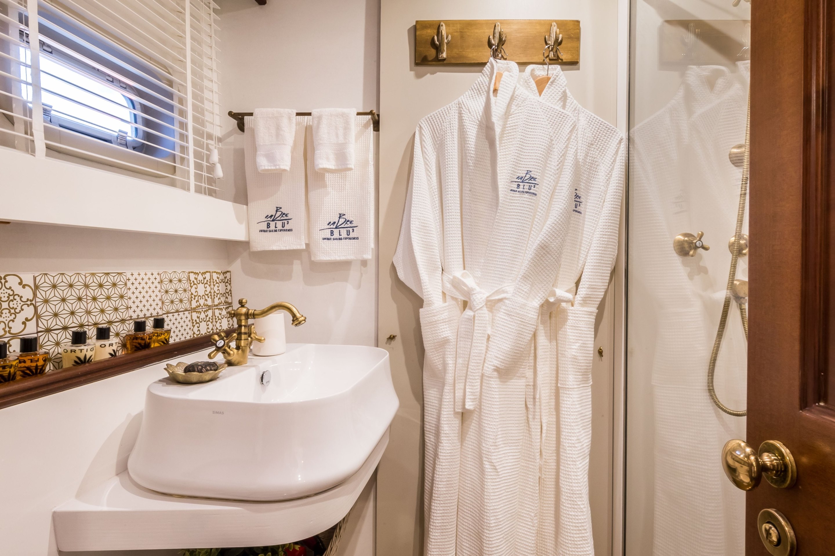 GUEST QUEEN SUITE BATHROOM.jpg