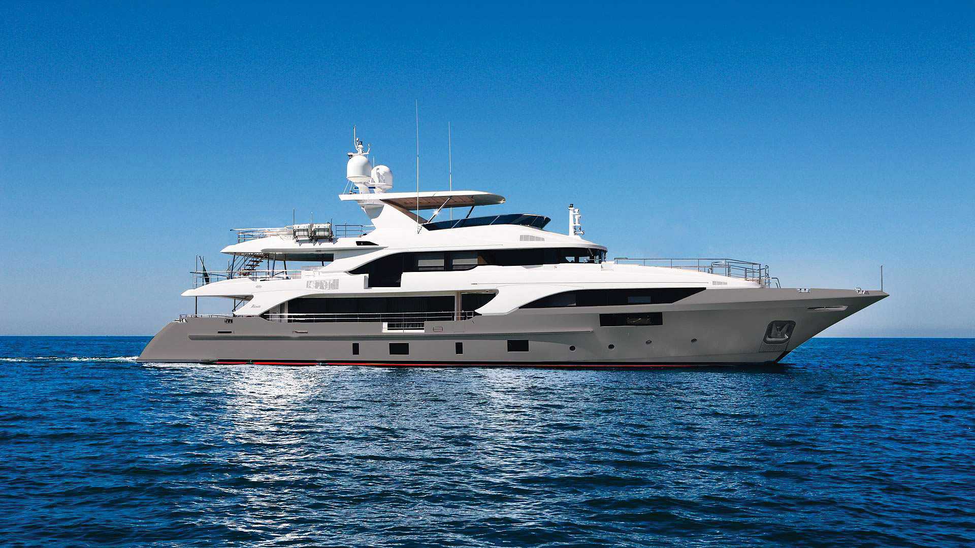 Grey hull - Benetti Classic Supreme 132.jpg