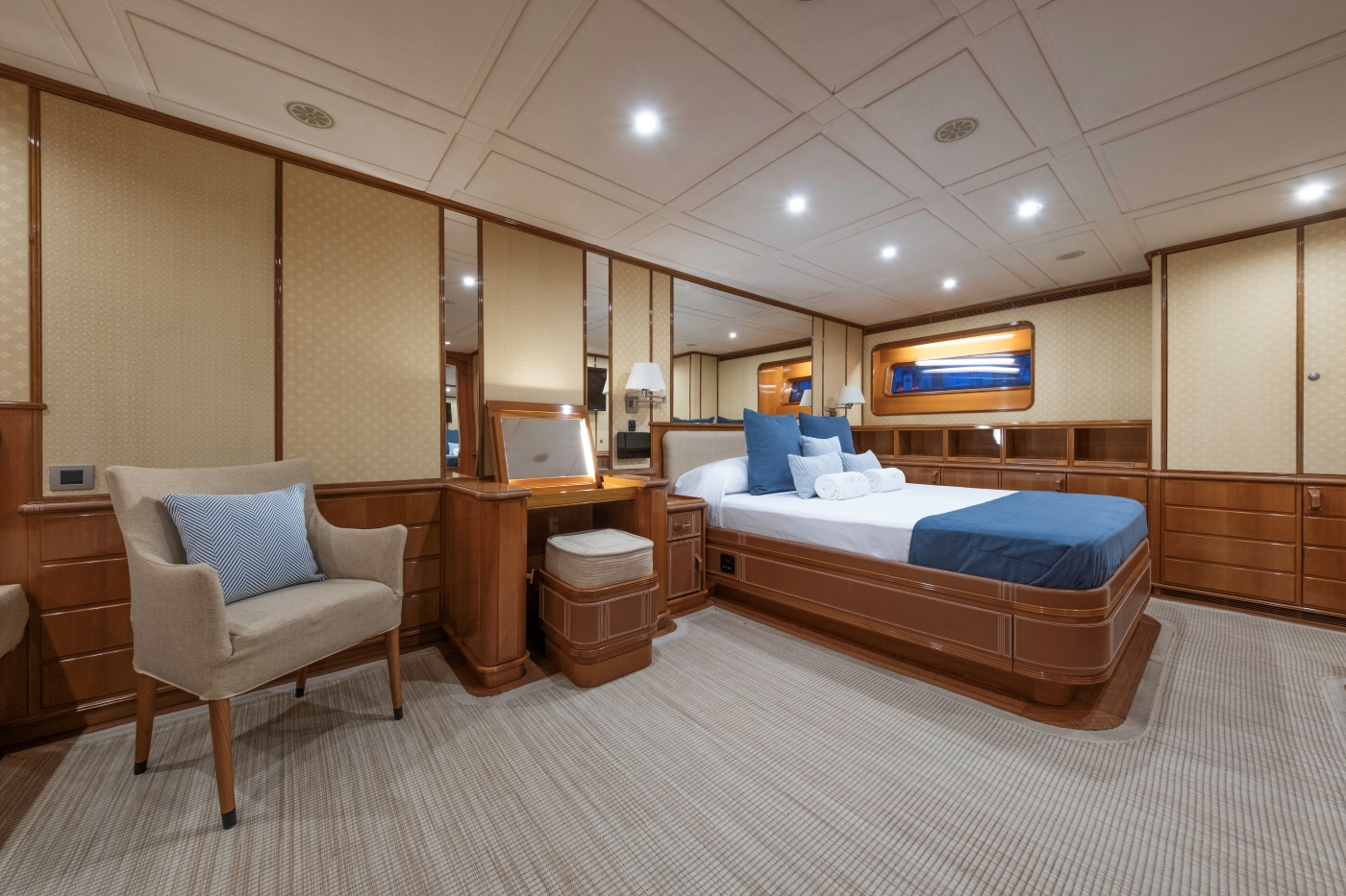 Guest Suite 02.jpg