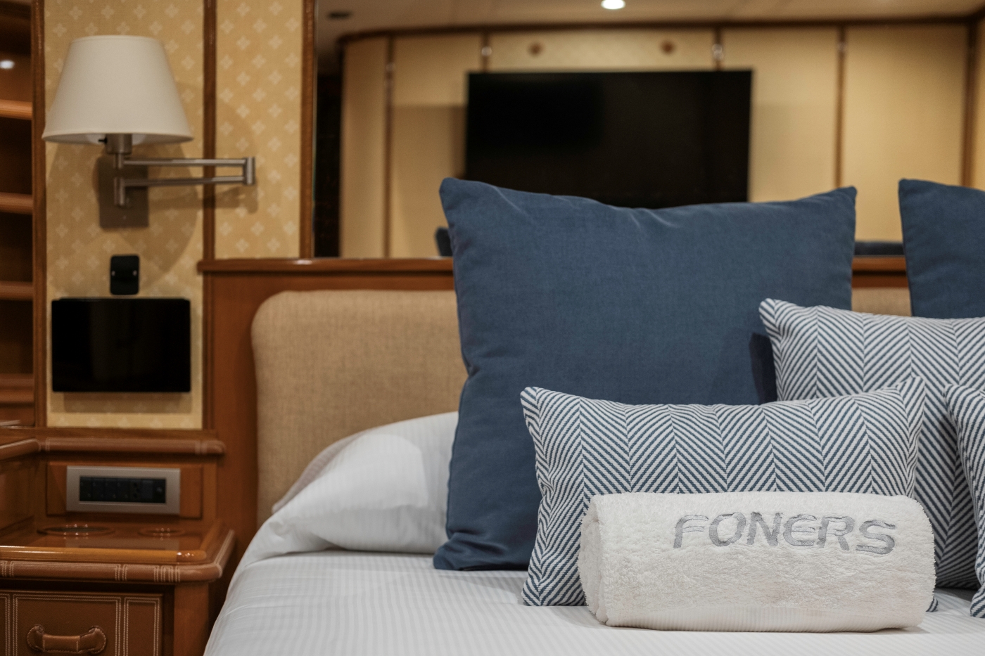 Guest Suite 03.jpg