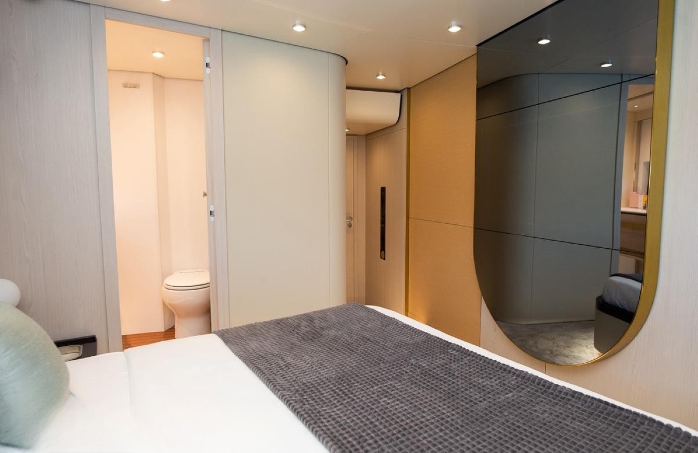 Guest Suite 1.jpg