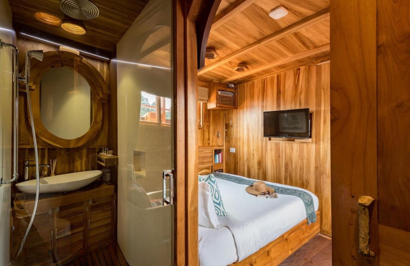 Guest Suite With Bathroom.jpg