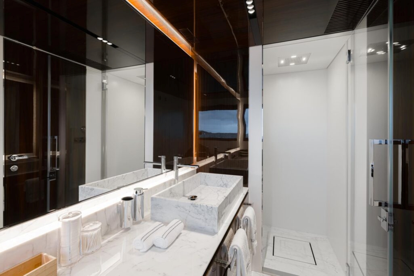 Guest bathroom 01.jpg