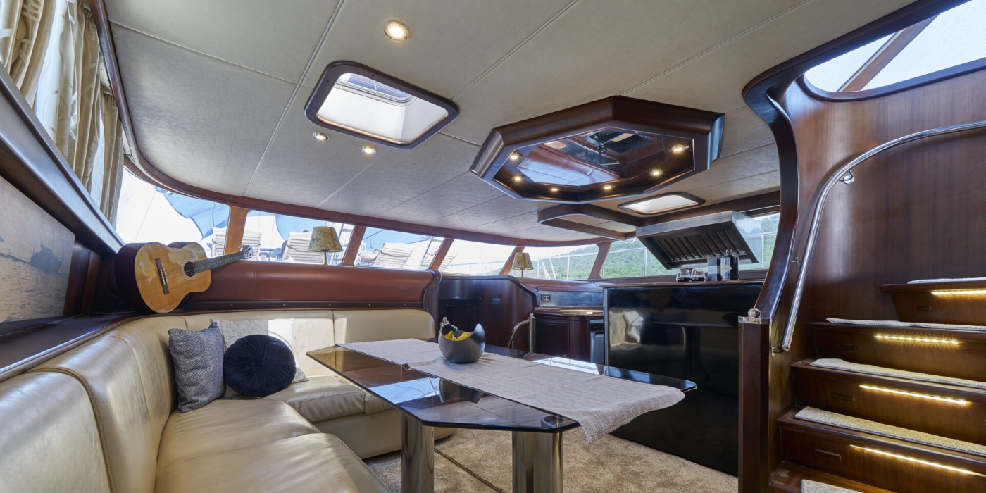Interior Relaxation Area With Bar 03.jpg