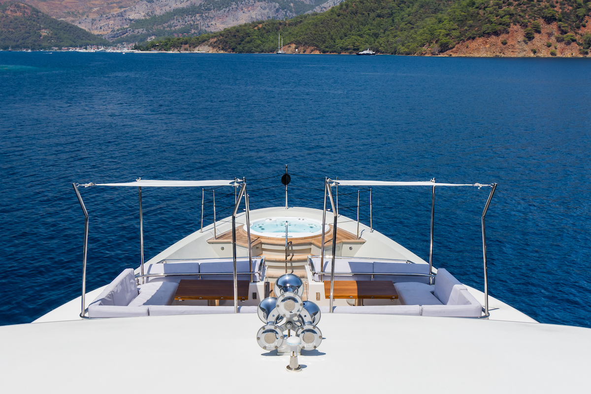 Jacuzzi at bow.jpg