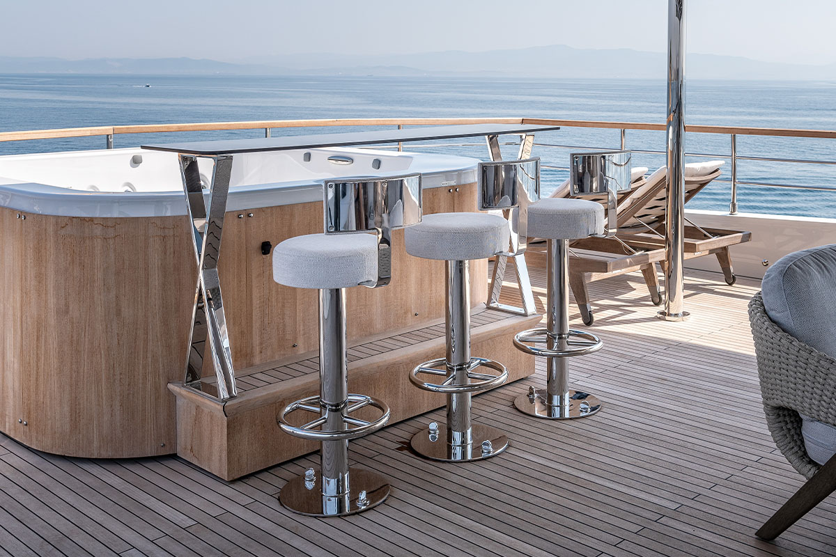 Jacuzzi on Sun deck.jpg