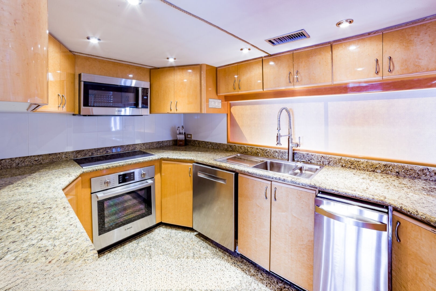 Kitchen 01.jpg
