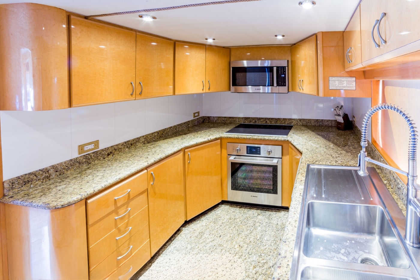 Kitchen 02.jpg