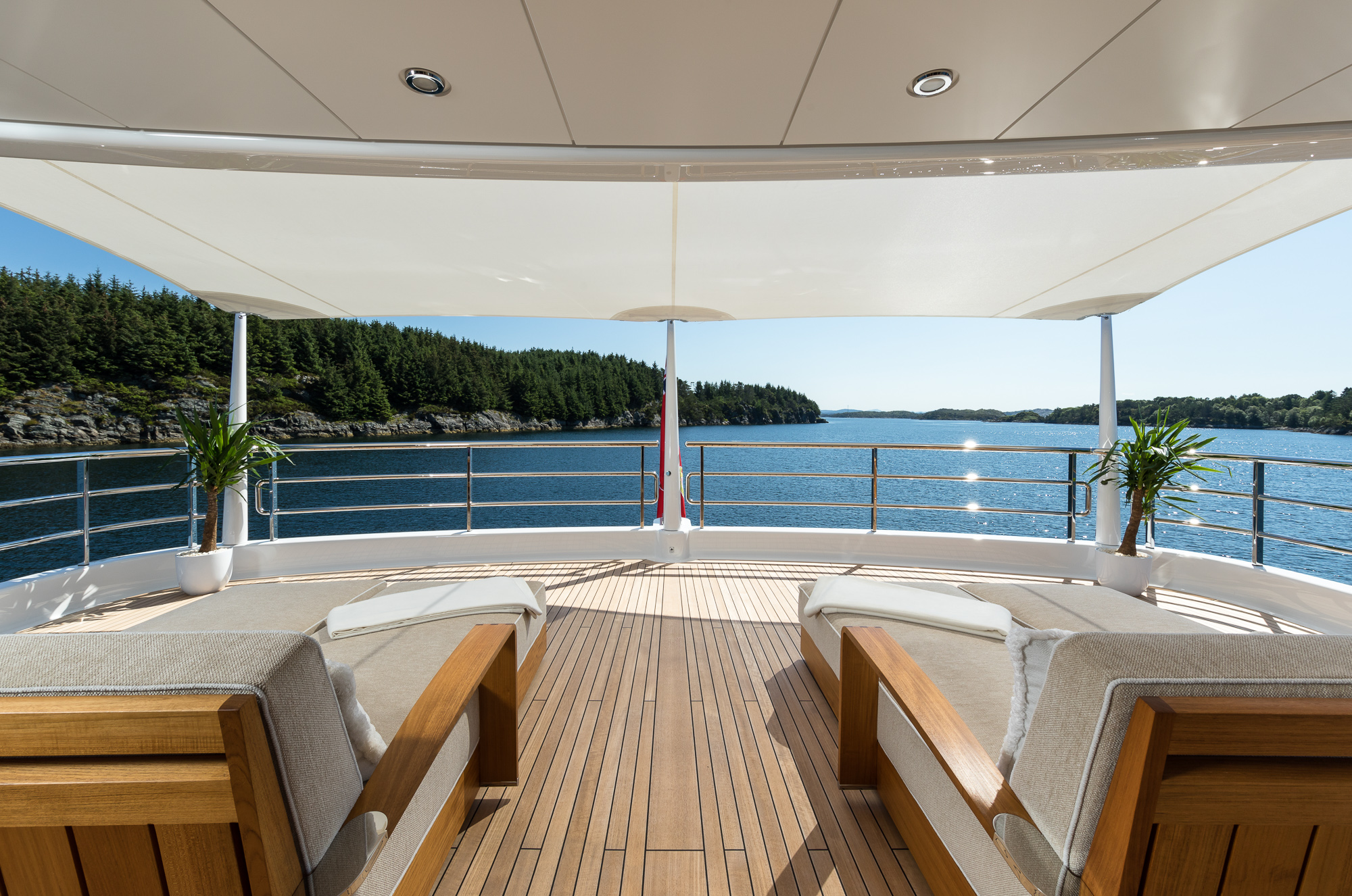 LILI - Owner deck aft 2.jpg