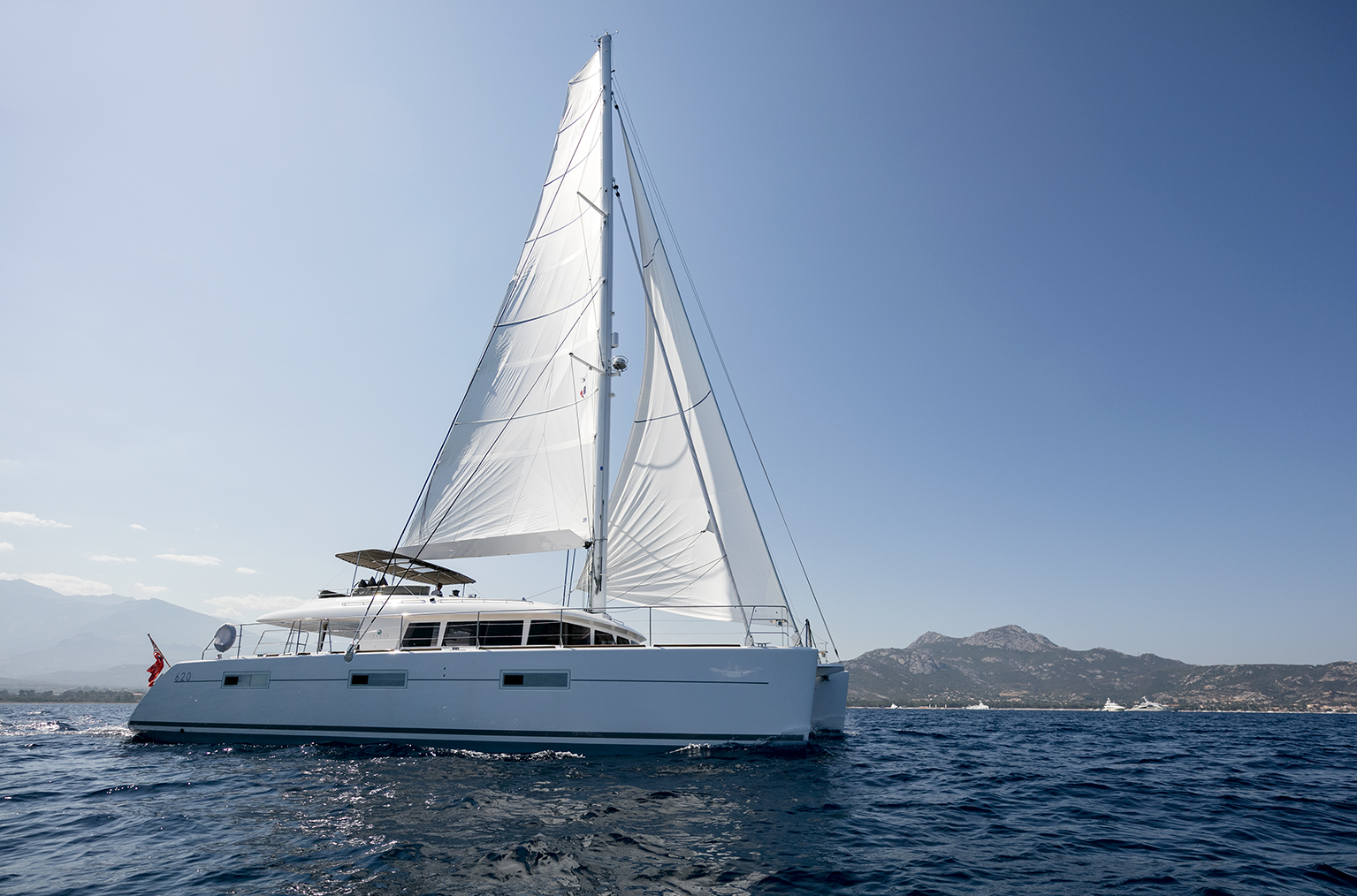 Lagoon 62 catamaran TWIN - Starboard view.jpg