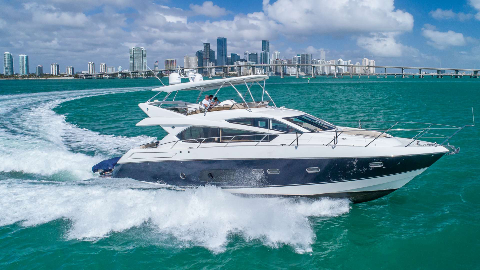 Loan Shark motor yacht.jpg