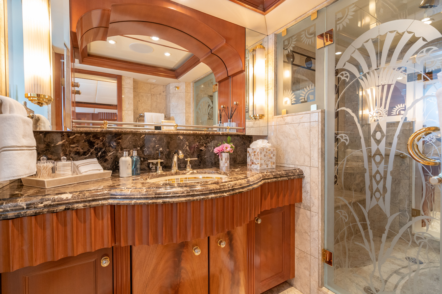 Lower deck master ensuite bathroom.jpg