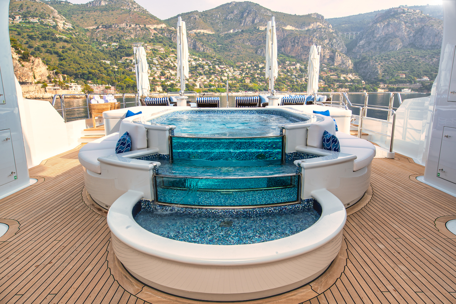 Lucky Lady Jacuzzi Sun Deck.jpg