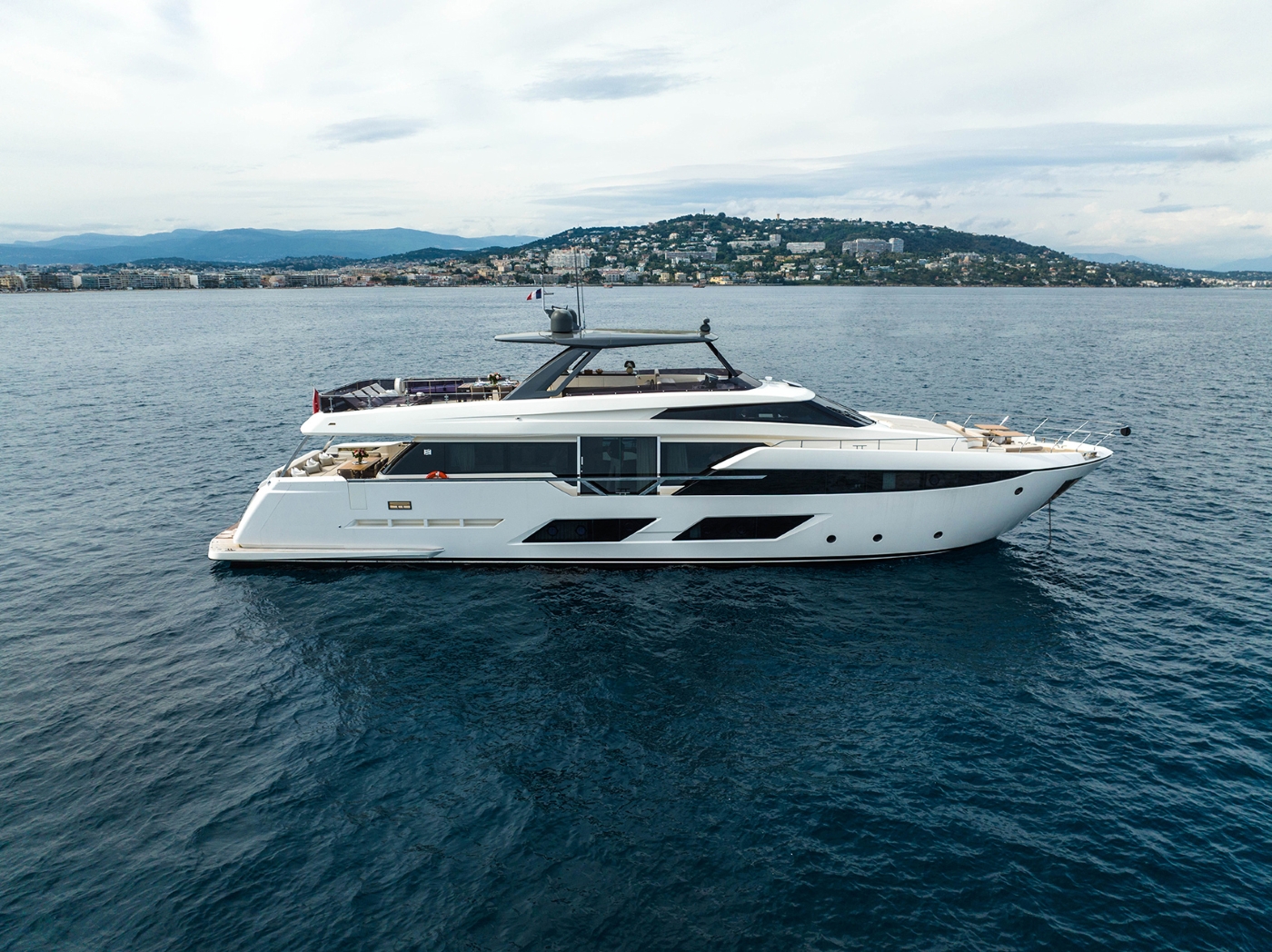 Luxury Superyacht NINETEEN 42.jpg