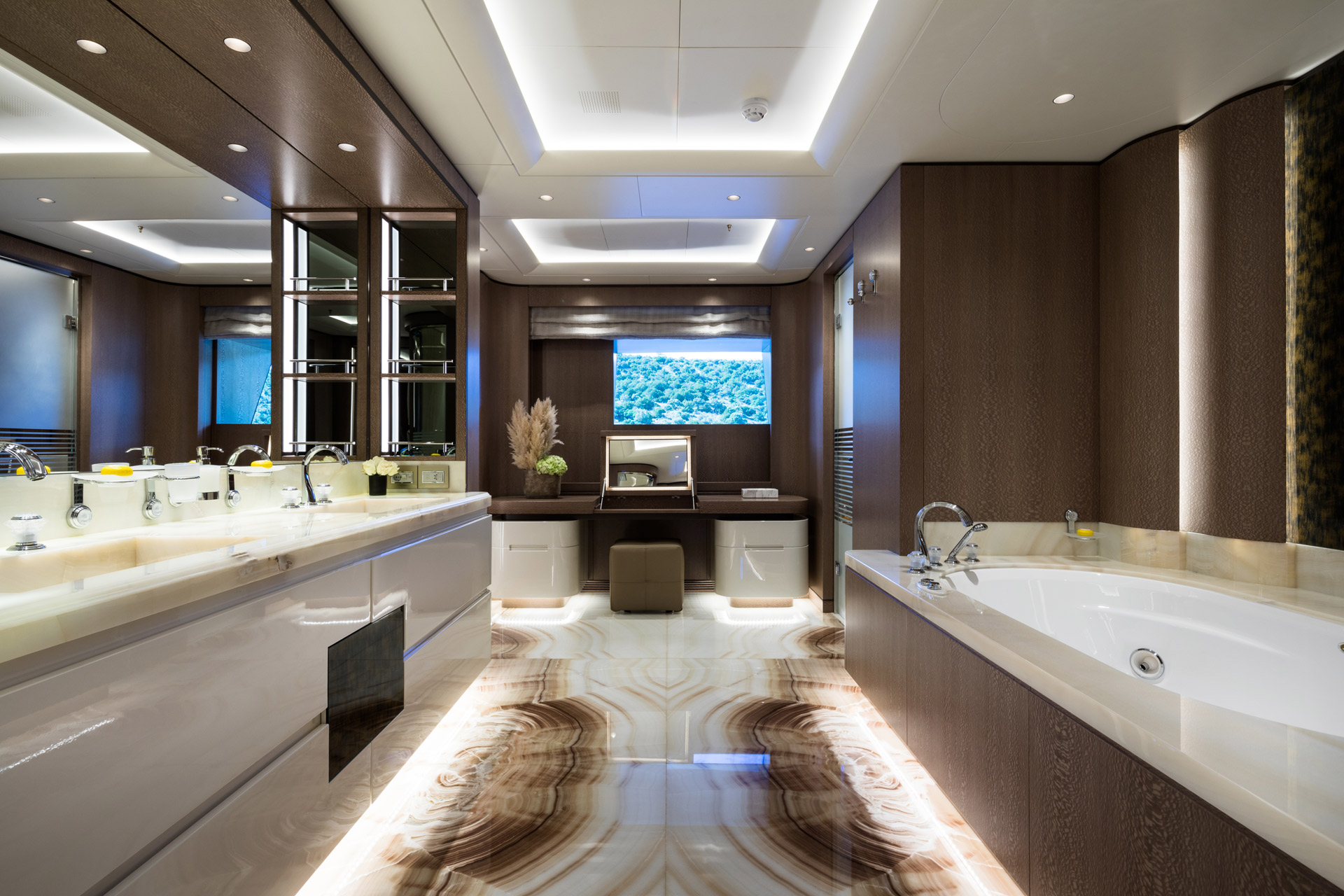 Luxury VIP accommodation with ensuite bathroom - Photo © Jeff Brown Photography.jpg