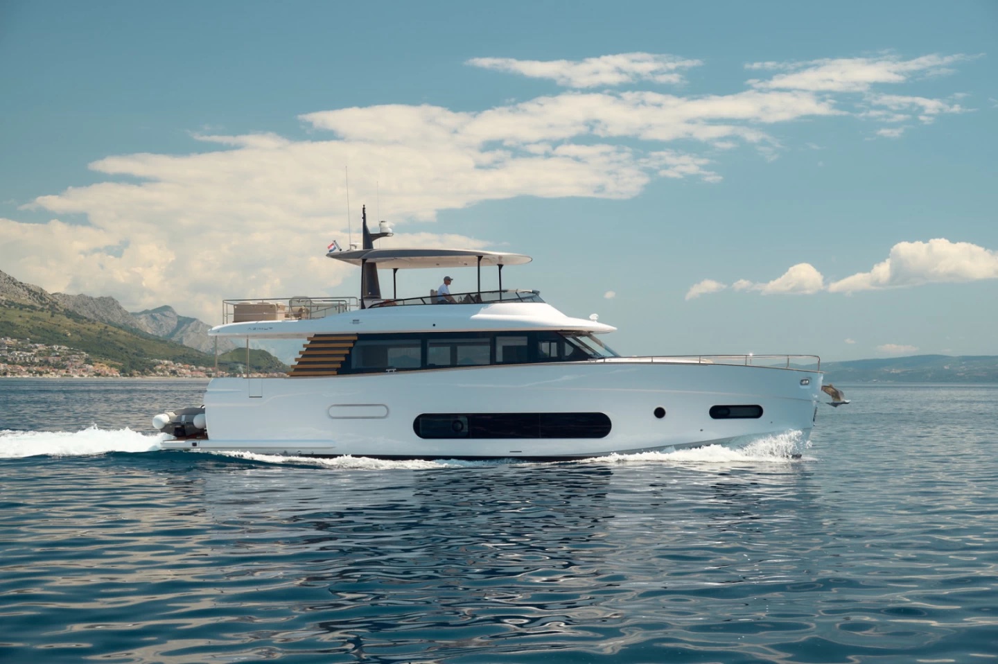 Luxury yacht PRINCESS M.jpg