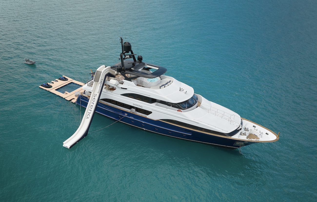 Luxury yacht SERENO with a slide.png