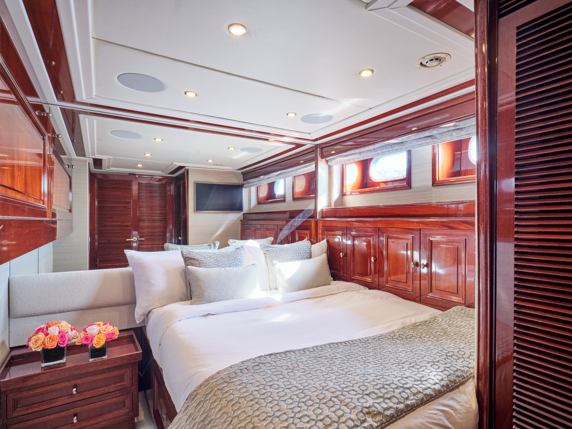 MIA ZOI Double cabin.jpg